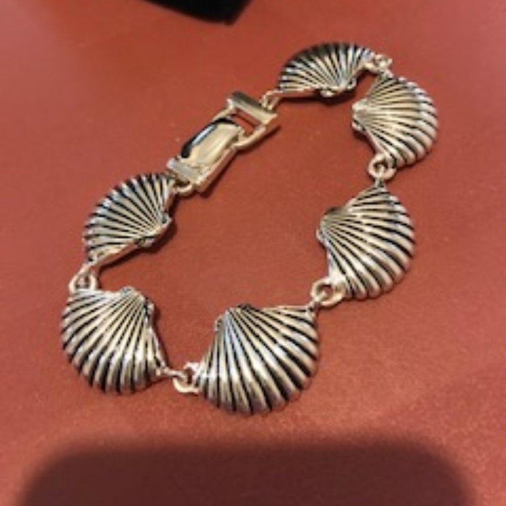 Silvertone Shell Bracelet - image 8
